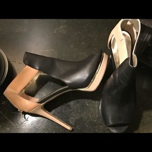 Carlos Santana Daphne platform sandal.